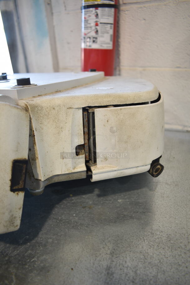 Hobart Quantum Metal Commercial Countertop Scale. 120 Volts, 1 Phase. Tested and Working! - Image 3 of 6