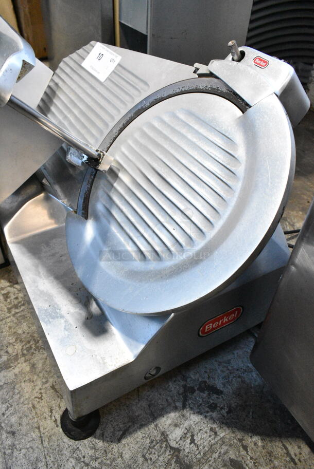Berkel 827A Stainless Steel Commercial Countertop Meat Slicer w/ Blade Sharpener. 115 Volts, 1 Phase. Tested and Working! - Image 4 of 7