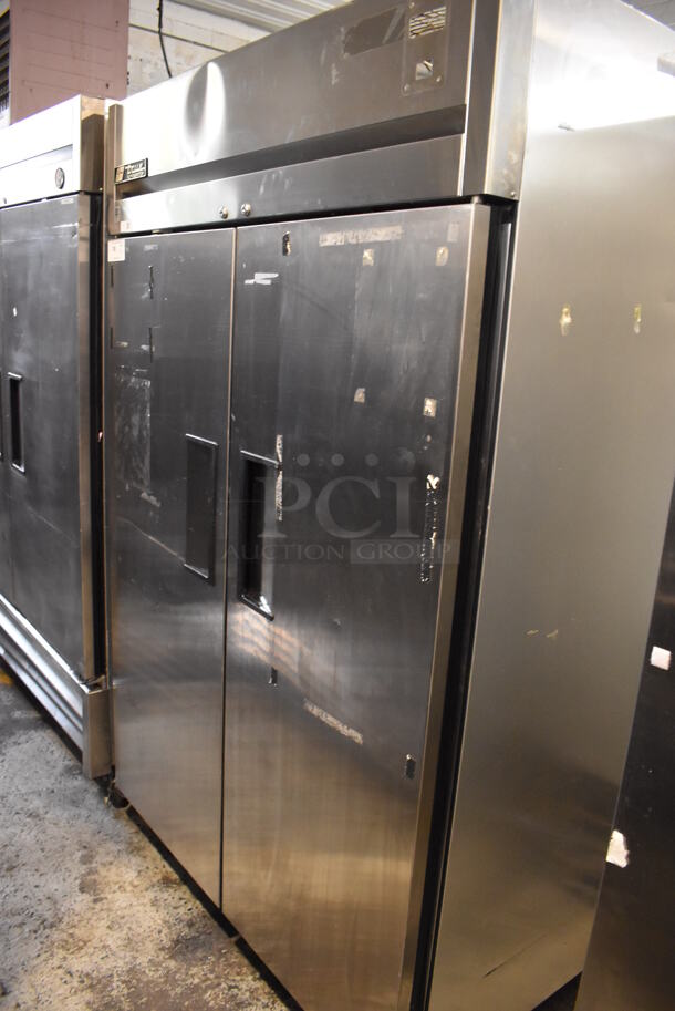 True TG2R-2S ENERGY STAR Stainless Steel Commercial 2 Door Reach In Cooler w/ Poly Coated Racks on Commercial Casters. 115 Volts, 1 Phase. Cannot Test - Unit Trips Breaker - Image 2 of 7