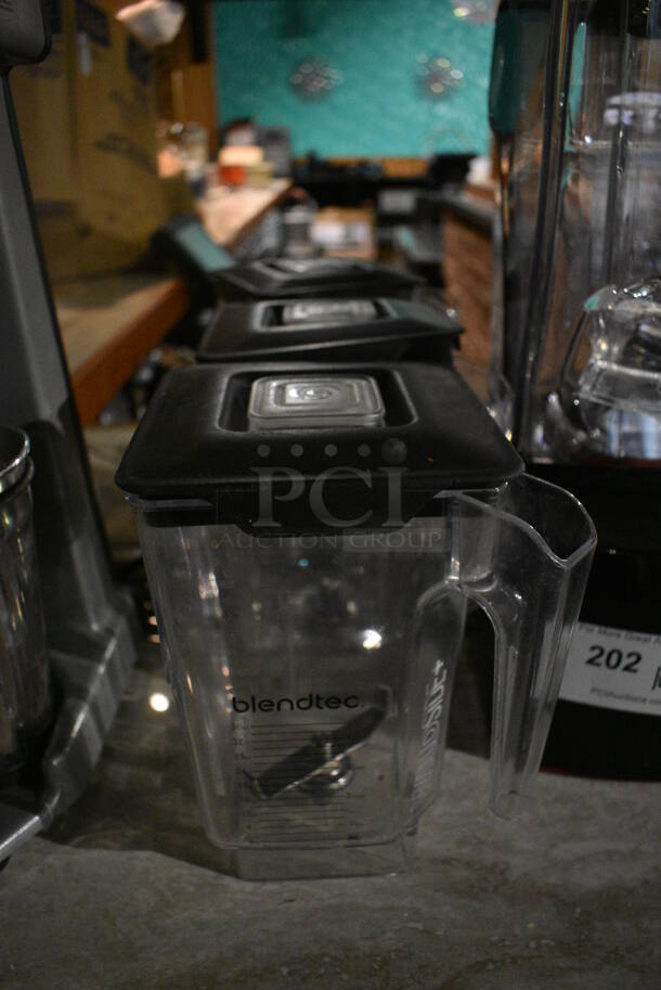 Blendtec CQB1 Metal Commercial Countertop Blender w/ Dome Cover and 4 Pitchers. 110-120 Volts, 1 Phase. 8.5x8.5x17. Item Was in Working Condition on Last Day of Business. (bar) - Image 6 of 6