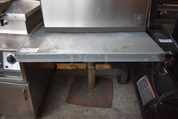 Gray Tabletop on Metal Table Base. 32x44.5x31 - Image 1 of 4