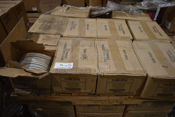 PALLET LOT of 10 Boxes of 24 BRAND NEW IN BOX! Tuxton TGB-034 Green Bay 9 3/8" x 6 1/2" Eggshell Wide Rim Rolled Edge Oval China Platter with Green Bands. 10 Times Your Bid! - Image 2 of 4