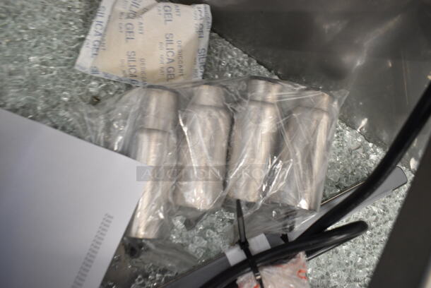 BRAND NEW SCRATCH AND DENT! Vollrath BMA 7103 40732 Cayenne Stainless Steel Commercial Electric Powered Portable Bain Marie Hot Display Case Merchandiser. See Pictures for Glass Damage. 120 Volts, 1 Phase. Tested and Working! - Image 6 of 10