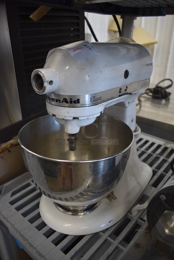 KitchenAid Model K45SSWH Metal Countertop 4.5 Quart Planetary Dough Mixer w/ Metal Bowl. 120 Volts, 1 Phase. 9x15x14. Tested and Does Not Power On
