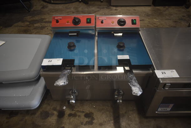 BRAND NEW SCRATCH AND DENT! Avantco 177F202 Stainless Steel Commercial Countertop Electric Powered 2 Bay Deep Fat Fryer w/ 2 Fry Baskets and 2 Lids. 208/240 Volts, 1 Phase.