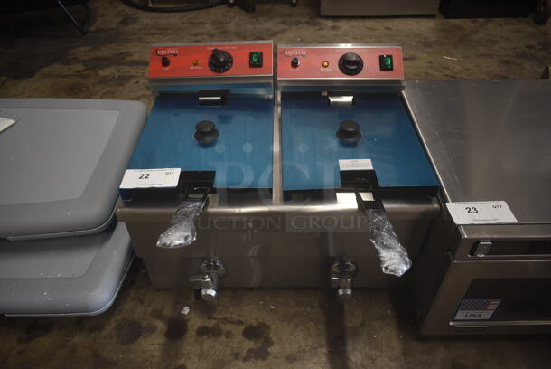 BRAND NEW SCRATCH AND DENT! Avantco 177F202 Stainless Steel Commercial Countertop Electric Powered 2 Bay Deep Fat Fryer w/ 2 Fry Baskets and 2 Lids. 208/240 Volts, 1 Phase. - Image 1 of 5
