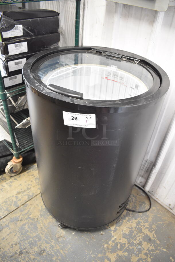 BRAND NEW SCRATCH AND DENT! Avantco 177BMF3B Metal Black Barrel Merchandiser Freezer on Commercial Casters. 110-120 Volts, 1 Phase. Tested and Working! - Image 3 of 7