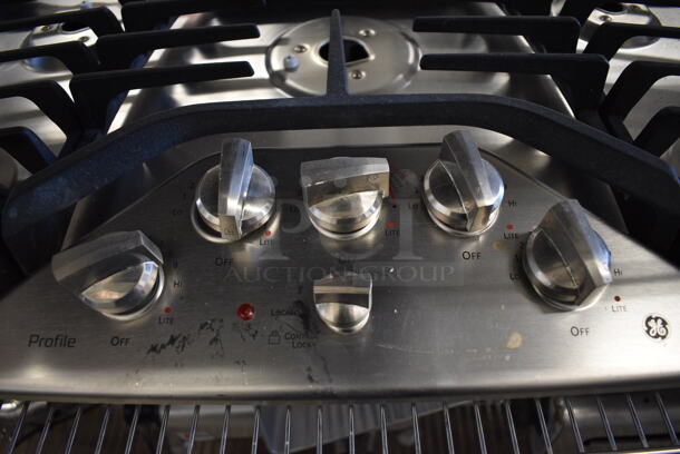 General Electric PGP976SET5SS Stainless Steel Commercial Countertop Natural Gas Powered 5 Burner Range. 37x21x6 - Image 5 of 6
