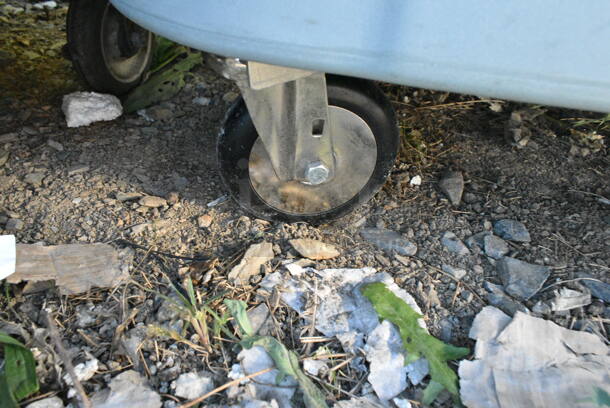 Metro Poly Dish Caddy on Commercial Casters.  - Image 3 of 4