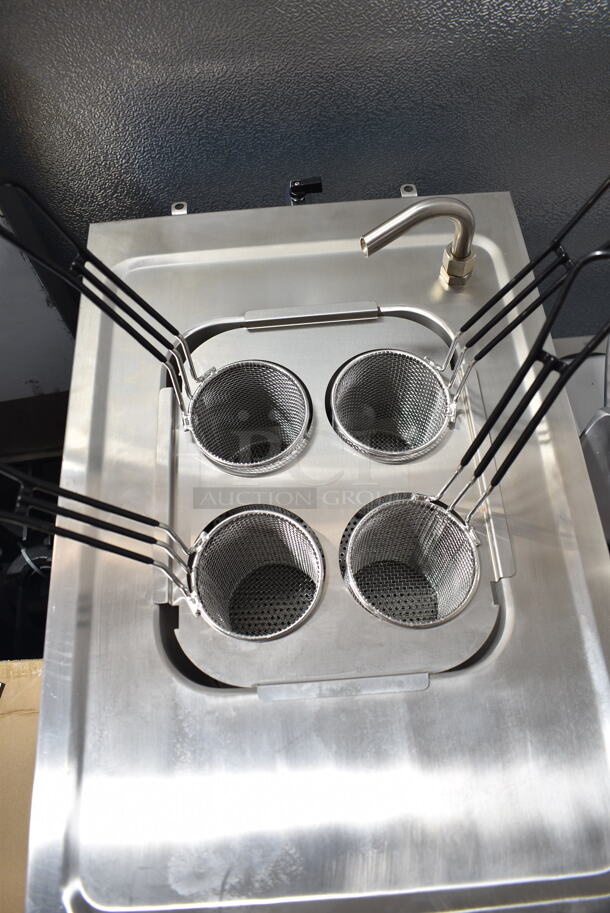 BRAND NEW SCRATCH AND DENT! 2023 Avantco PC201 Stainless Steel 2.1 Gallon / 8 Liter Electric Countertop Pasta Cooker / Rethermalizer. 208/240 Volts, 1 Phase.  - Image 4 of 8