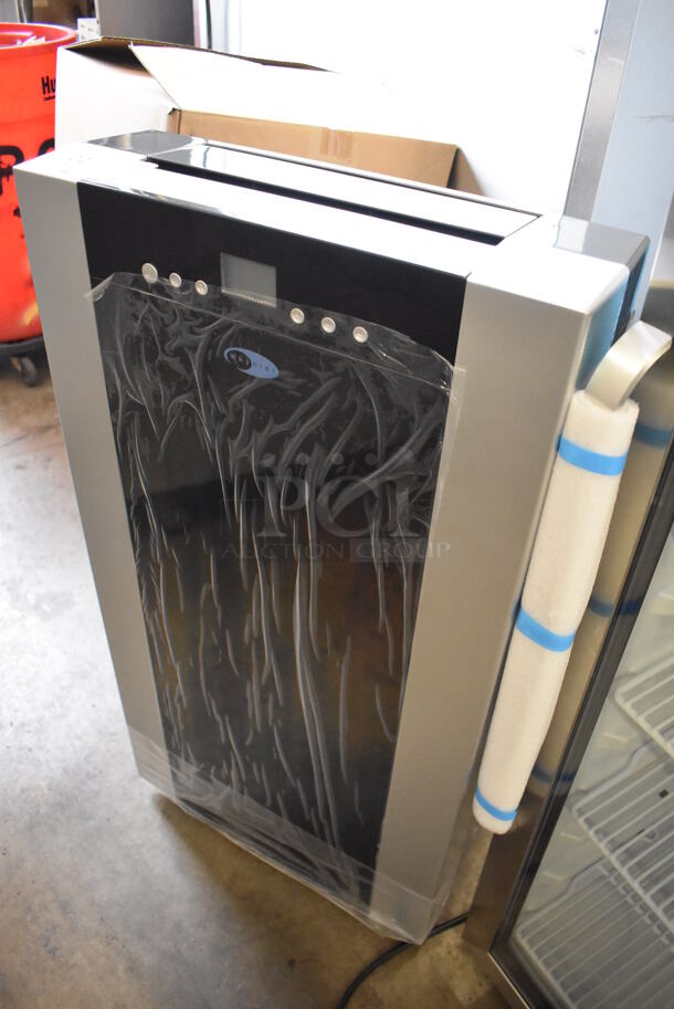 BRAND NEW SCRATCH AND DENT! Whynter ARC-14S Metal Portable Air Conditioner on Casters. 115 Volts, 1 Phase. 19x11x36. Tested and Working! - Image 2 of 9
