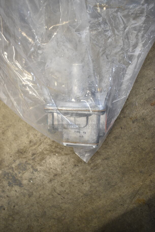 BRAND NEW! Southbend P36N-CCC Stainless Steel Commercial Countertop Natural Gas Powered Charbroiler Grill w/ Back Splash. Does Not Include Oven / Stand; See Pictures - Image 8 of 9