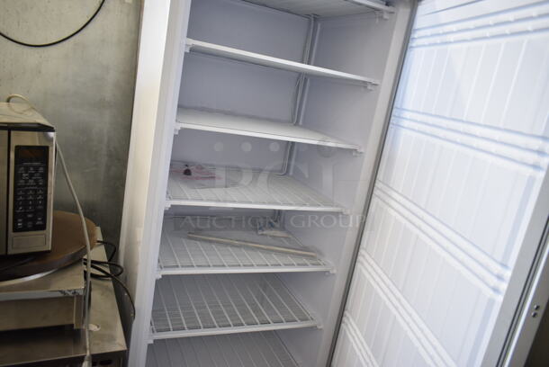 BRAND NEW SCRATCH AND DENT! KoolMore KM-FMD20WH Metal Single Door Reach In Freezer. 115 Volts, 1 Phase. Tested and Working! - Image 3 of 8