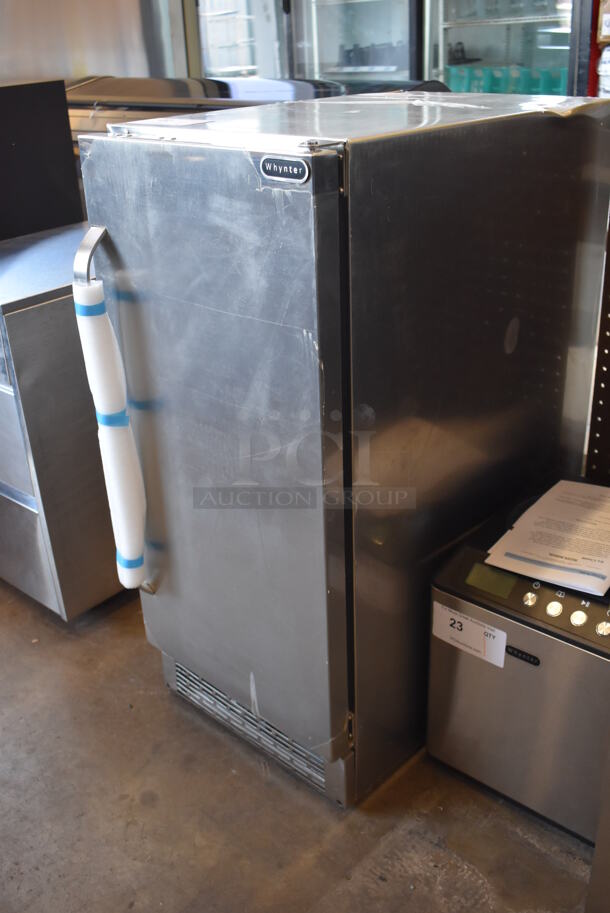 BRAND NEW SCRATCH AND DENT! 2015 Whynter BOR-326FS Stainless Steel Mini Single Door Outdoor Cooler. 115 Volts, 1 Phase. Tested and Working! - Image 3 of 7
