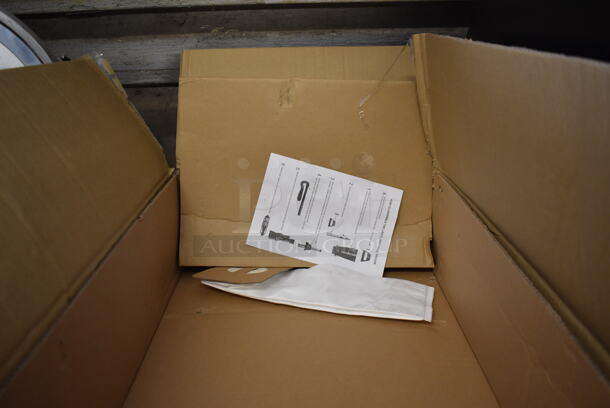 BRAND NEW IN BOX! Lavex DM101 457LAVEXDM15 Metal Commercial Vacuum Cleaner. 120 Volts, 1 Phase. 16x10x47. Tested and Working! - Image 7 of 10