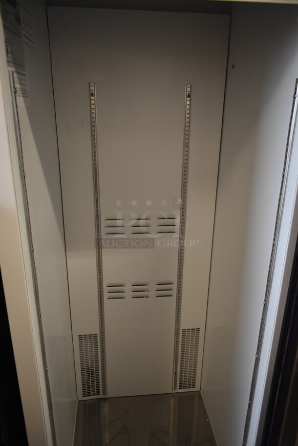 2019 Habco SE18 Metal Commercial Single Door Reach In Cooler Merchandiser. 115 Volts, 1 Phase. Tested and Working! - Image 4 of 5