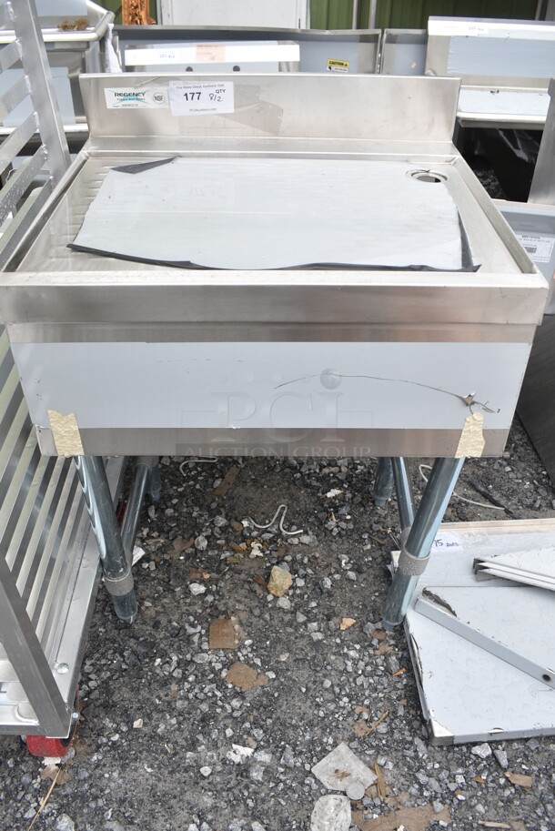 BRAND NEW SCRATCH AND DENT! Regency 600DBU2124 Stainless Steel Underbar Drainboard - 24" x 21" - Image 2 of 6