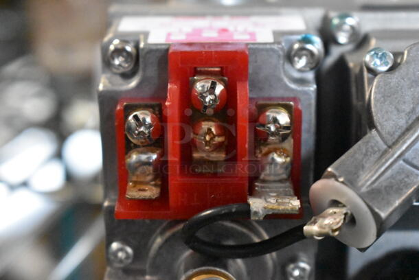 BRAND NEW! Pucada GMV985A-00N Metal Gas Valve. - Image 9 of 11