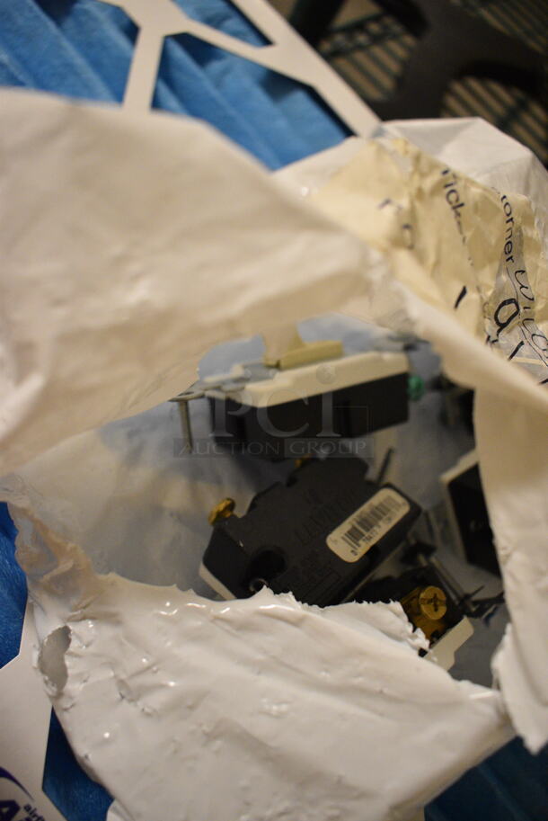 ALL ONE MONEY! Airflow AFP.30 2000 Merv 8 Filters, Light Switches, Ralph Lauren Shams, and Evaporative Chilling Towels - Image 6 of 11