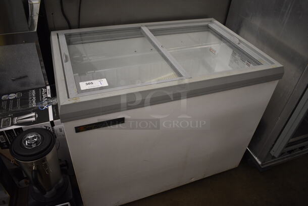 2016 True TFM-41FL Metal Commercial Chest Freezer Merchandiser on Commercial Casters. 115 Volts, 1 Phase. 41.5x26x36. Tested and Does Not Power On
