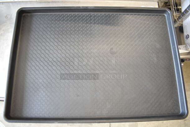 25 Poly Trays Including 407MT1826BKBlack and 407MT1826WH White. 25 Times Your Bid!  - Image 3 of 6