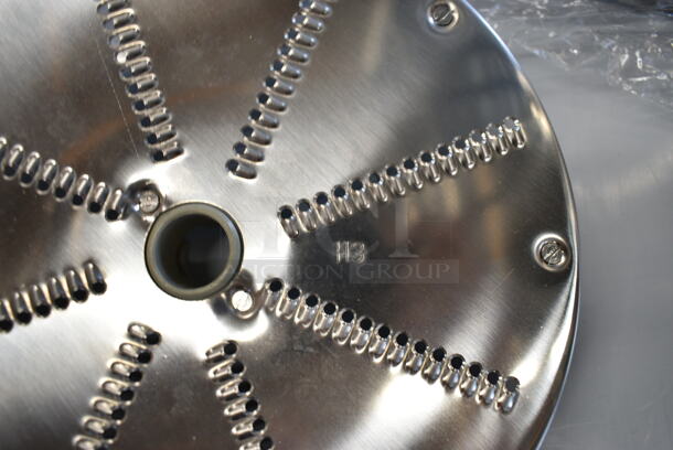 5 BRAND NEW SCRATCH AND DENT! Items for Food Processor Including H4 Grater Blade, H7 Grater Blade, H3 Grater Blade, S Blade, White Poly Pusher. 5 Times Your Bid!  - Image 9 of 10