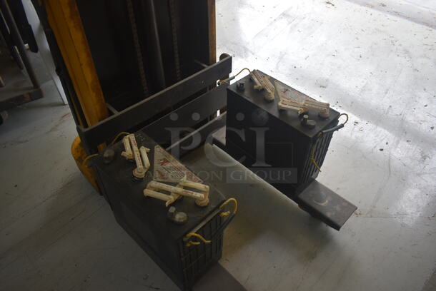 Big Joe 9967 Metal Commercial Electric Powered 1,000 Pound Capacity Hydraulic Forklift. Comes w/ 2 Batteries. BUYER MUST REMOVE - Image 4 of 8