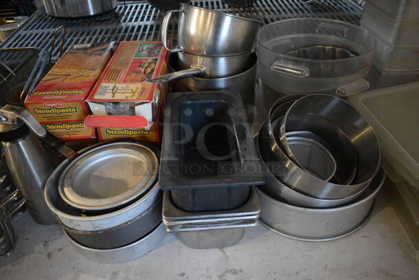 ALL ONE MONEY! Lot of Tabletop Lot of Various Items Including Dishes, Trash Can, Poly Bins, Metal Baking Pans and Metal Baskets. Does Not Include Table. - Image 8 of 10