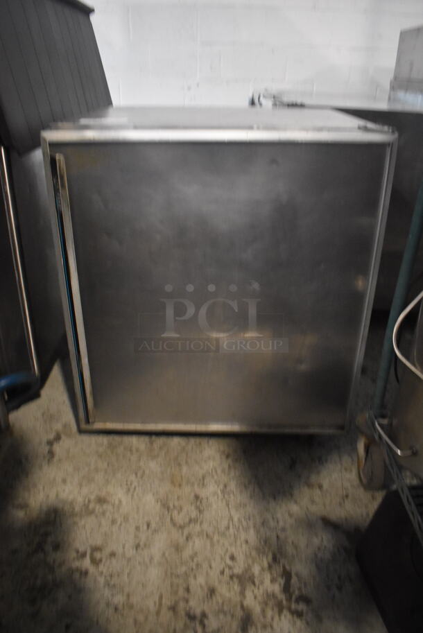 Silver King SKTTR7F Commercial Stainless Steel Undercounter One Doo3r Cooler With Polycoated Shelves. 115V. Tested and Powers On But Does Not Get Cold