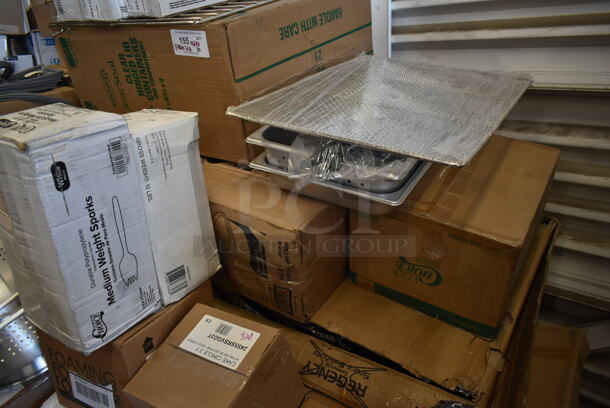 PALLET LOT of 35 BRAND NEW! Boxes Including 3 Box 26AT13H153 Delta Faucet T13H153 Universal Shower Head, Grab Bar, Lever Blade Handle, and Valve, C57PST1 Dart C57PST1 ClearSeal Hinged Lid Plastic Container 6" x 5 13/16" x 3" - 500/Case, 2 Box 129MCR24B Choice 24 oz. Black Round Microwavable Heavy Weight Container with Lid 7 1/4" - 150/Case, American Standard 6500175.002 Monterrey 0.5 GPM Deck-Mount Widespread Lavatory Faucet with 8" Centers, Cast Brass Spout, and Wrist Blade Handles, 80815759R Tablecraft 15759R 9" Red Plastic Diner Platter / Fast Food Basket with Base - 12/Pack, 2 Box 500LFLAT Choice Clear Flat Lid with Straw Slot - 9, 12, 16, 20, and 24 oz. - 1000/Case, 130WSPORK Choice Medium Weight White Plastic Spork - 1000/Case, 53004908, 245SSRSVGD3T Enjay .045-314RTBHGS 3 1/4" Silver and Gold Reversible Round Single Serve Dessert Board with Tab - 500/Case. 35 Times Your Bid! - Image 7 of 10