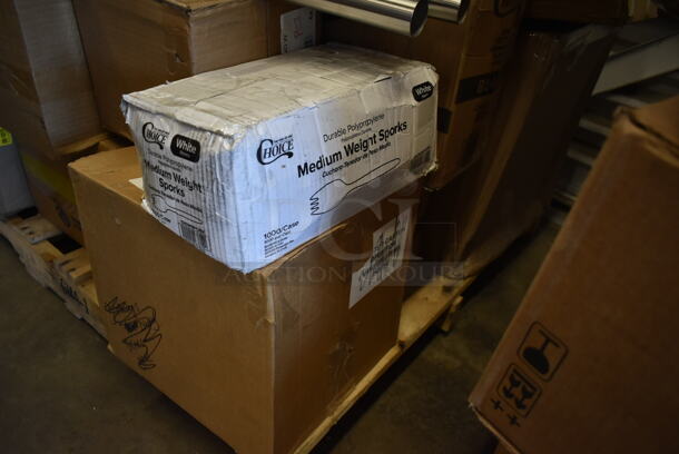 PALLET LOT of 35 BRAND NEW! Boxes Including 3 Box 26AT13H153 Delta Faucet T13H153 Universal Shower Head, Grab Bar, Lever Blade Handle, and Valve, C57PST1 Dart C57PST1 ClearSeal Hinged Lid Plastic Container 6" x 5 13/16" x 3" - 500/Case, 2 Box 129MCR24B Choice 24 oz. Black Round Microwavable Heavy Weight Container with Lid 7 1/4" - 150/Case, American Standard 6500175.002 Monterrey 0.5 GPM Deck-Mount Widespread Lavatory Faucet with 8" Centers, Cast Brass Spout, and Wrist Blade Handles, 80815759R Tablecraft 15759R 9" Red Plastic Diner Platter / Fast Food Basket with Base - 12/Pack, 2 Box 500LFLAT Choice Clear Flat Lid with Straw Slot - 9, 12, 16, 20, and 24 oz. - 1000/Case, 130WSPORK Choice Medium Weight White Plastic Spork - 1000/Case, 53004908, 245SSRSVGD3T Enjay .045-314RTBHGS 3 1/4" Silver and Gold Reversible Round Single Serve Dessert Board with Tab - 500/Case. 35 Times Your Bid! - Image 9 of 10