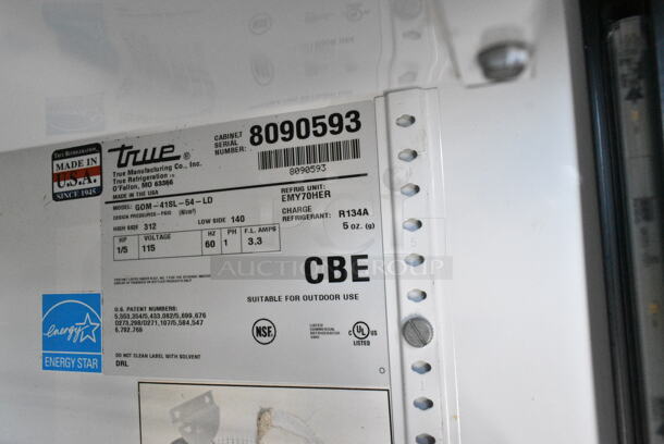 True GDM-41SL-54-LD ENERGY STAR Metal Commercial 2 Door Reach In Cooler Merchandiser w/ Poly Coated Racks. 115 Volts, 1 Phase. Tested and Working! - Image 4 of 4