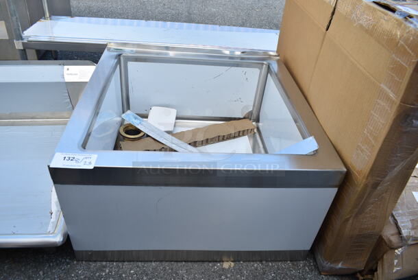 BRAND NEW SCRATCH AND DENT! Regency 600SM242412 29" 16-Gauge Stainless Steel One Compartment Floor Mop Sink - 24" x 24" x 12" Bowl - Image 2 of 5
