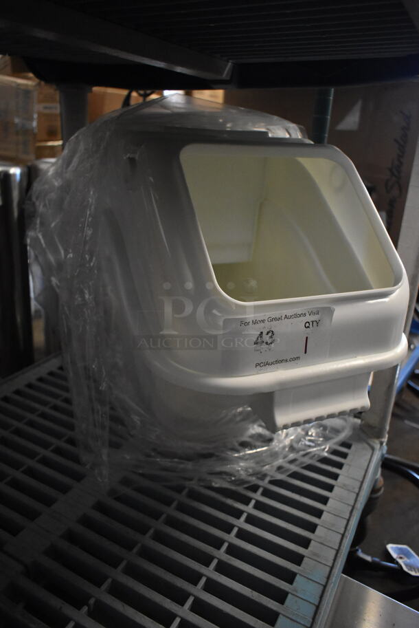 BRAND NEW SCRATCH AND DENT! Baker's Mark 176IB100 6.3 Gallon / 100 Cup Shelf Ingredient Bin with Flip Lid, Label Sheet, and Scoop  - Image 3 of 5