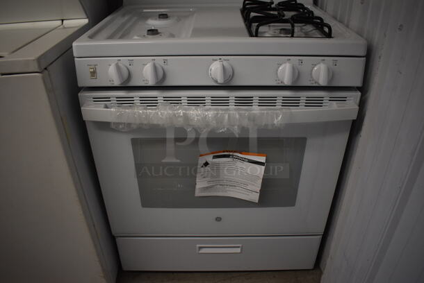 General Electric Metal Natural Gas Powered 4 Burner Range w/ Oven and Warmer. Missing Parts. Contains a Liquid Propane Conversion Kit! Appears To Be BRAND NEW! 30x30x46 - Image 3 of 7
