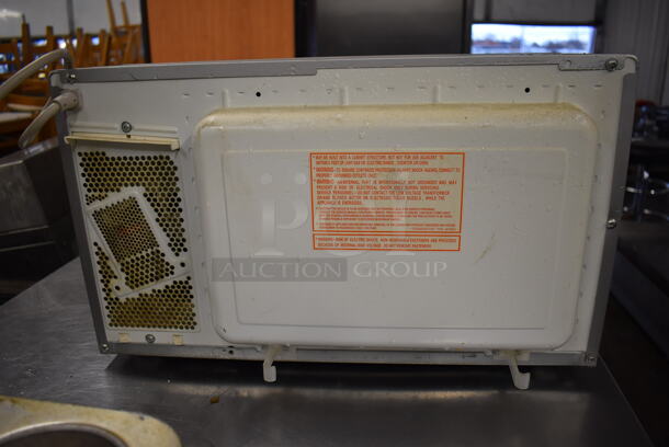 Panasonic NN-SA651S Metal Countertop Microwave Oven w/ Plate. 120 Volts, 1 Phase. 20.5x14x12 - Image 6 of 7