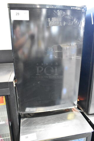 Tatung TR-4RD Mini Cooler. 115 Volts, 1 Phase. Tested and Powers On But Does Not Get Cold