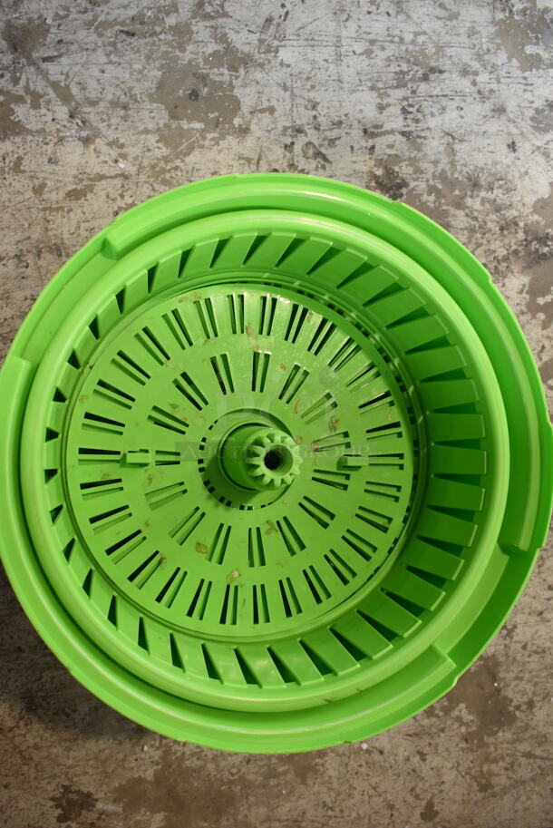 ALL ONE MONEY! Lot of Car Toppers, Towels, Salad Spinner, And Lathom Time Clock. - Image 4 of 6