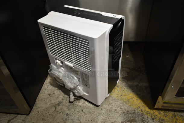 BRAND NEW SCRATCH AND DENT! Whynter RPD-451DW Elite Energy Star 45 Pint Portable Dehumidifier. 115 Volts, 1 Phase. Tested and Working! - Image 3 of 4