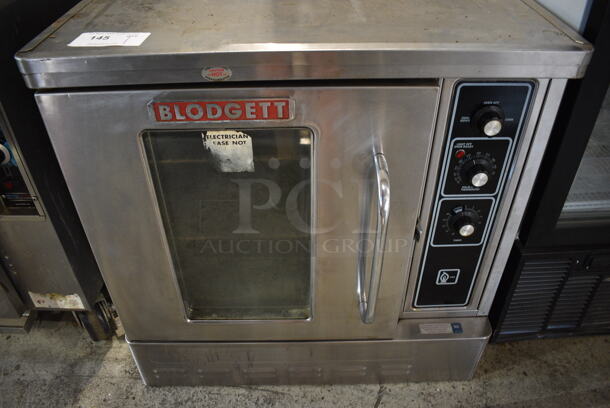 Blodgett Stainless Steel Commercial Natural Gas Powered Half Size Convection Oven w/ View Through Door, Metal Oven Racks and Thermostatic Controls. 31x28x30.5
