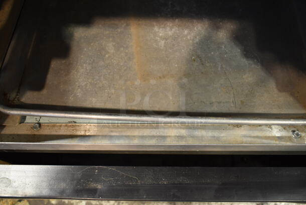 Avantco 178GDC23 Metal Commercial Single Door Reach In Cooler Merchandiser w/ Metal Pan Rack on Commercial Casters. 115 Volts, 1 Phase. Tested and Powers On But Does Not Get Cold - Image 4 of 7