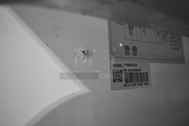 Avantco 178GDC23 Metal Commercial Single Door Reach In Cooler Merchandiser w/ Metal Pan Rack on Commercial Casters. 115 Volts, 1 Phase. Tested and Powers On But Does Not Get Cold - Image 7 of 7