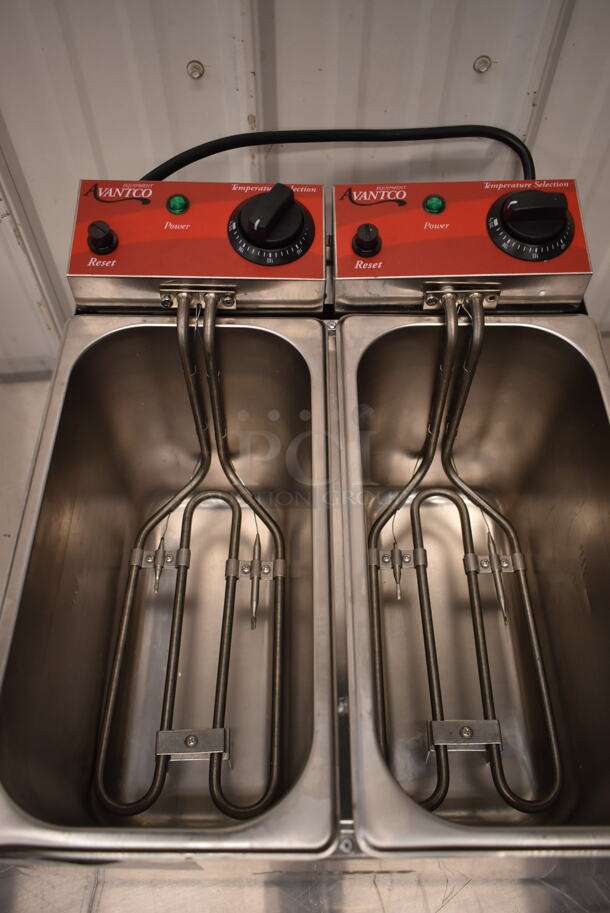 BRAND NEW SCRATCH AND DENT! 2023 Avantco 177PC102 2 Gallon / 8 Liter Electric Countertop Two Section Pasta Cooker w/ 4 Metal Fry Baskets. 120 Volts, 1 Phase. - Image 6 of 7