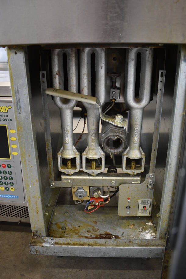 2018 Pitco Frialator Model 40S Stainless Steel Commercial Floor Style Natural Gas Powered Deep Fat Fryer w/ 2 Metal Fry Baskets. 105,000 BTU. 15.5x30x48 - Image 5 of 6