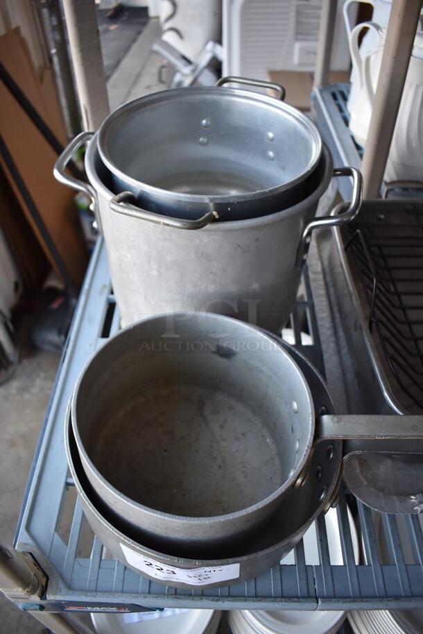 ALL ONE MONEY! Tier Lot of Various Items Including Metal Stock Pots, Metal Sauce Pans and Baking Pans - Image 4 of 6