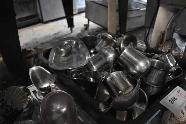 ALL ONE MONEY! Tier Lot of Various Metal Items Including Pitchers and Gravy Boats - Image 4 of 5