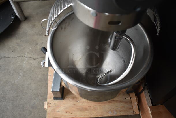 BRAND NEW SCRATCH AND DENT! Avantco 177MX20H Metal Commercial Countertop 20 Quart Planetary Dough Mixer w/ Stainless Steel Mixing Bowl, Bowl Guard, Dough Hook and Paddle Attachment. 120 Volts, 1 Phase. Tested and Working! - Image 5 of 9