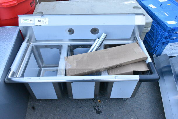 BRAND NEW SCRATCH AND DENT! Regency 600S31014 39" 16-Gauge Stainless Steel Three Compartment Commercial Sink with Galvanized Steel Legs and without Drainboards - 10" x 14" x 12" Bowls - Image 2 of 9