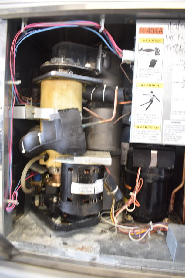 Manitowoc F-800MAF Ice Head on Hoshizaki B-500SD Commercial Ice Bin. 115-120 Volts, 1 Phase.  - Image 3 of 6