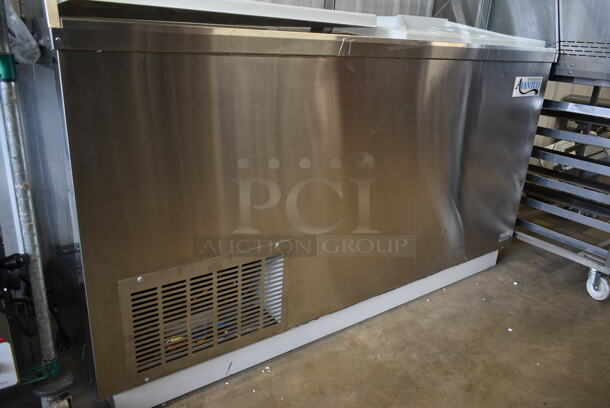 BRAND NEW SCRATCH AND DENT! Avantco 178CPSS68HC Stainless Steel Commercial Ice Cream Dipping Cabinet w/ Collars. 120 Volts, 1 Phase. Tested and Working! - Image 5 of 7
